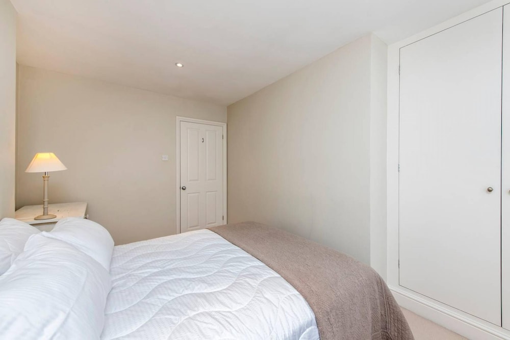 Delightful 2-bed Home Fulham