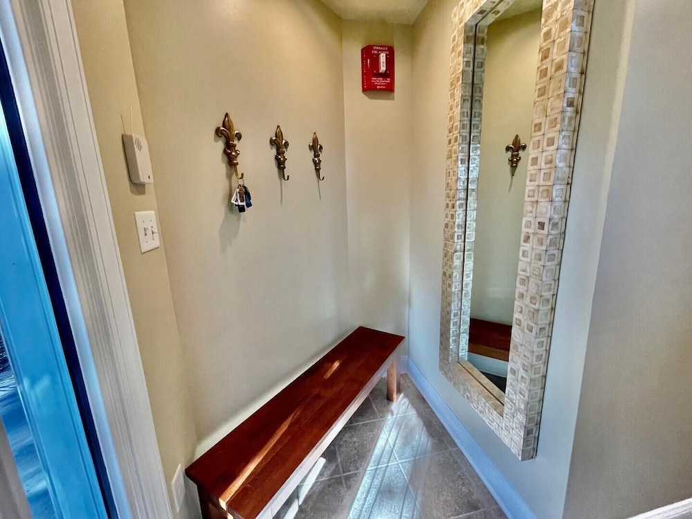 Blacstone Avenue 38285