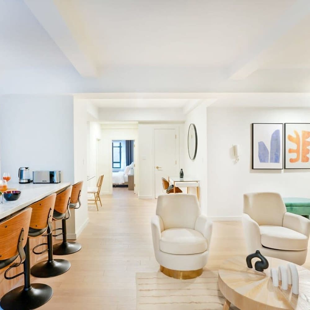 52-3de Newly Renovated 2BR BTH Midtown East