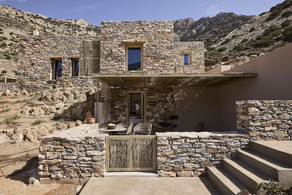 Hotel Apsila Pool Suites - Image 1