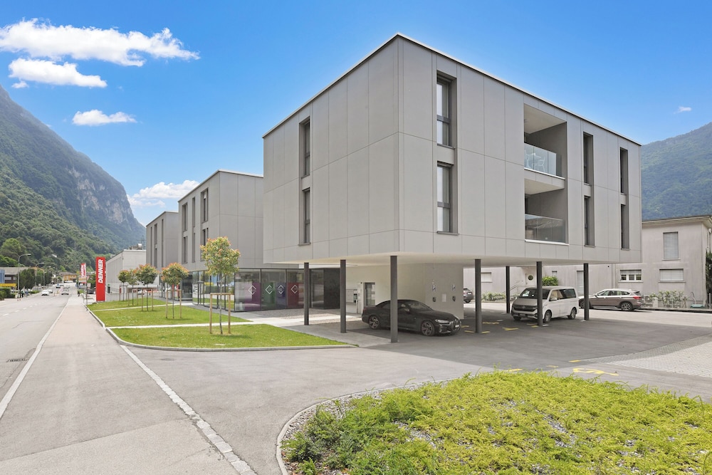 Melano Lab Park Modern