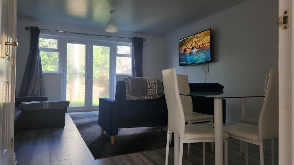 3bed Maidstone Stay - Wifi, Parking, London Access