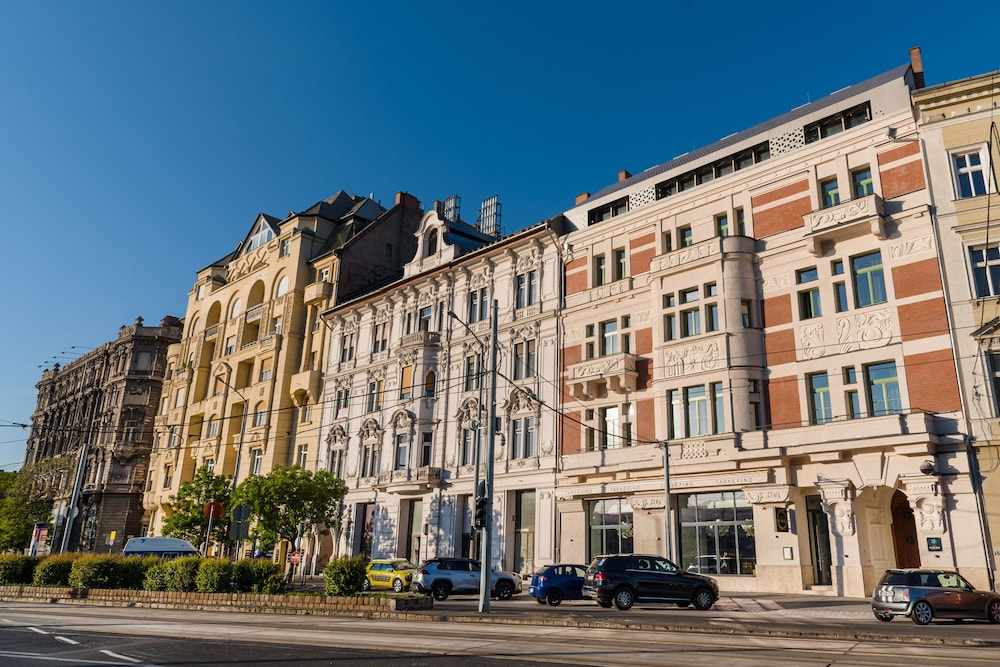 Hotel Vision - Image 1