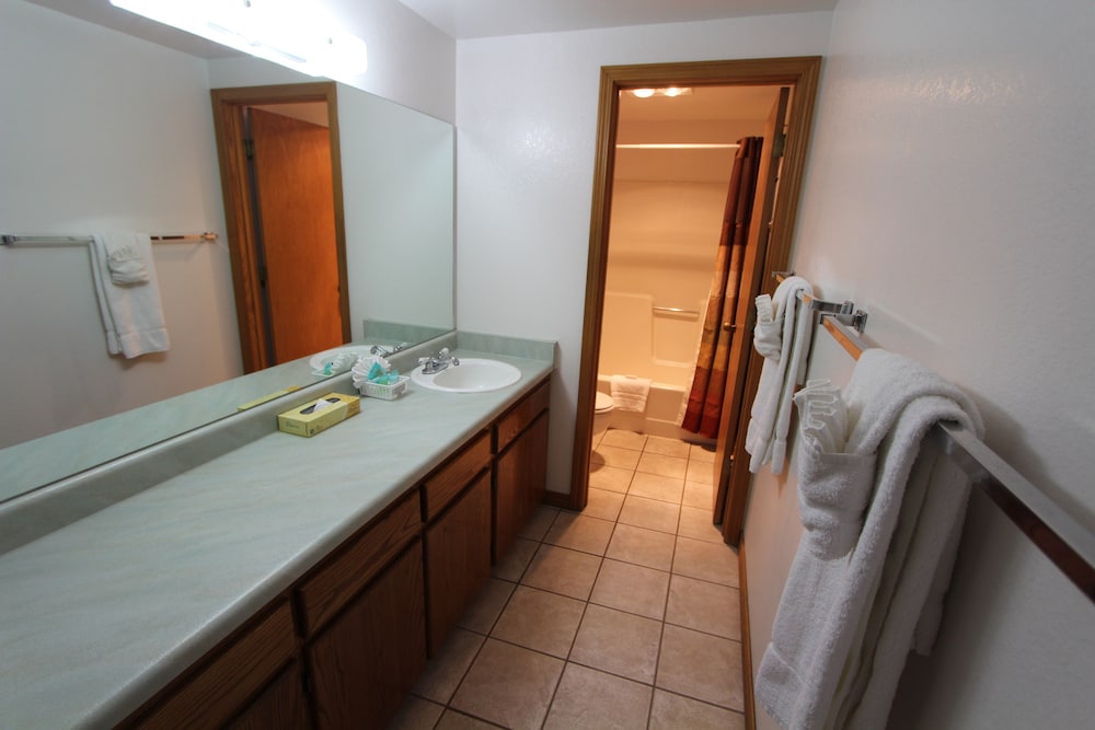 Roundhouse Resort