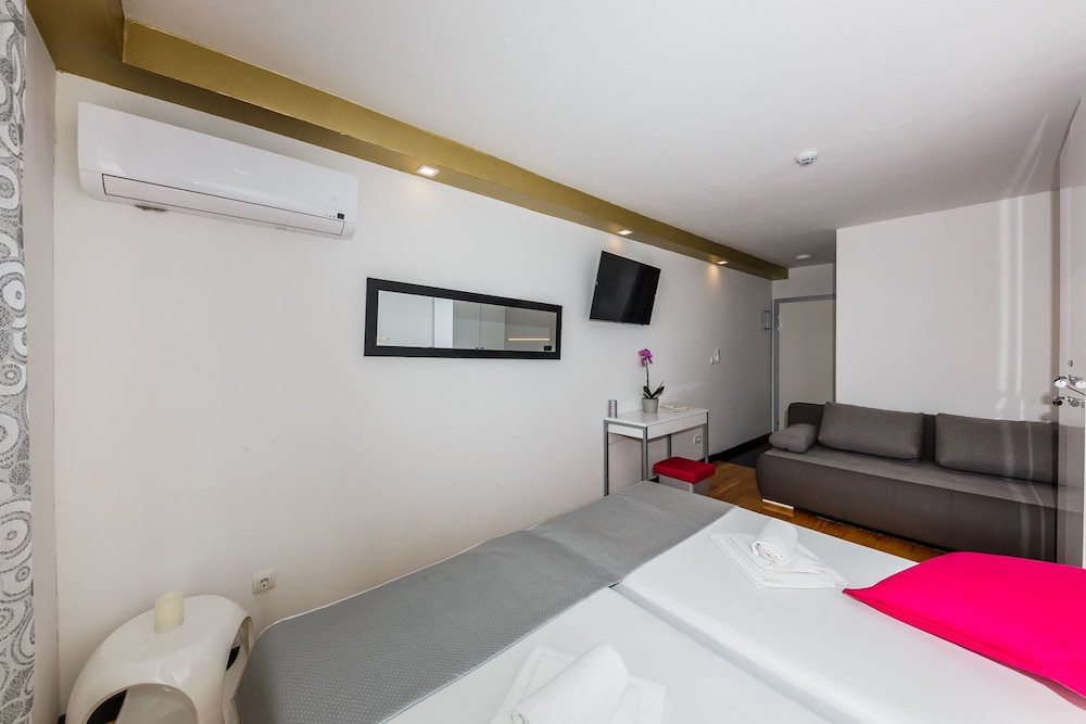 All Saints B&B Kastela