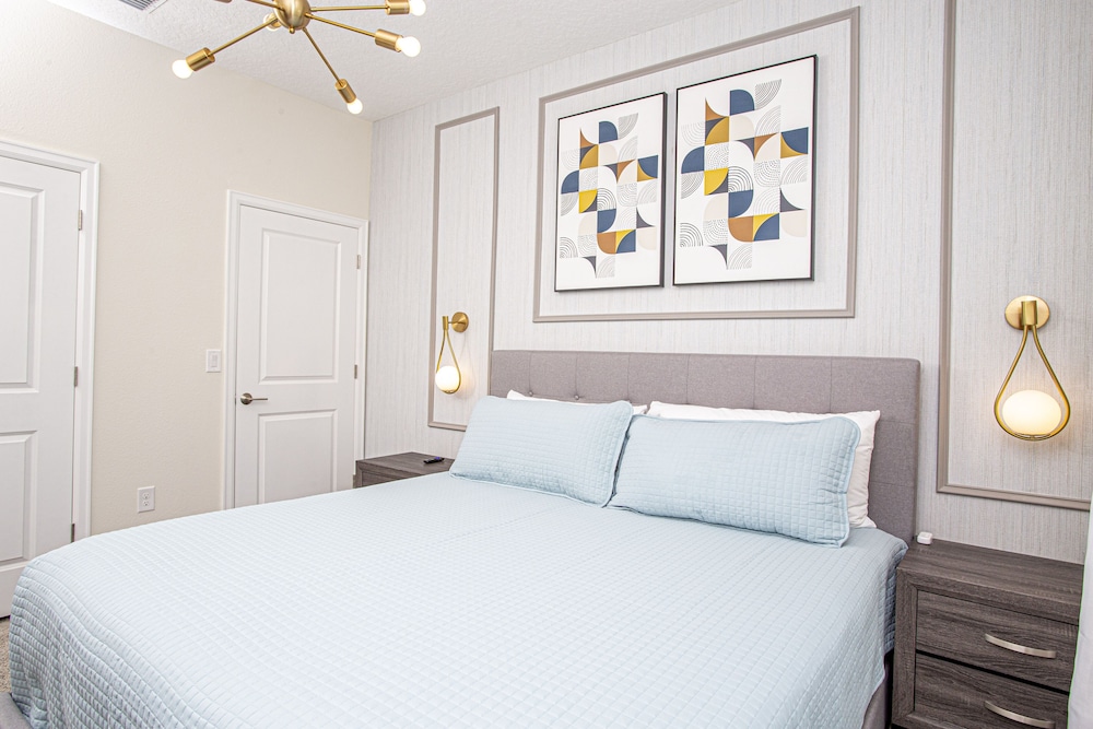 Gorgeous 4 Bedroom w/ Pool Close to Disney 4836-2