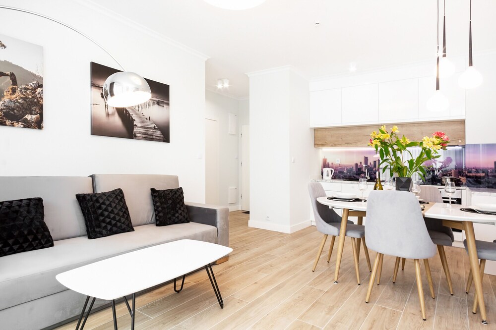 Apartment Dzielna Warsaw by Renters view 2