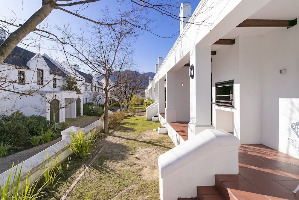 Winelands Golf Lodges at De Zalze