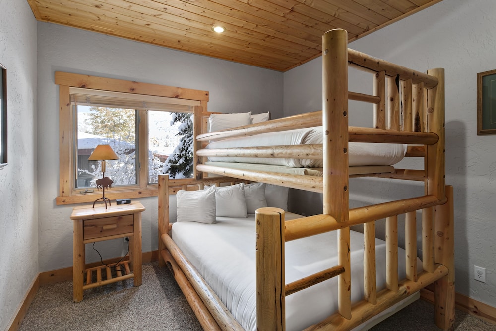 Bristlecone at Deer Valley Resort - Three Bedroom Condo with Hot Tub #503 3 Condo