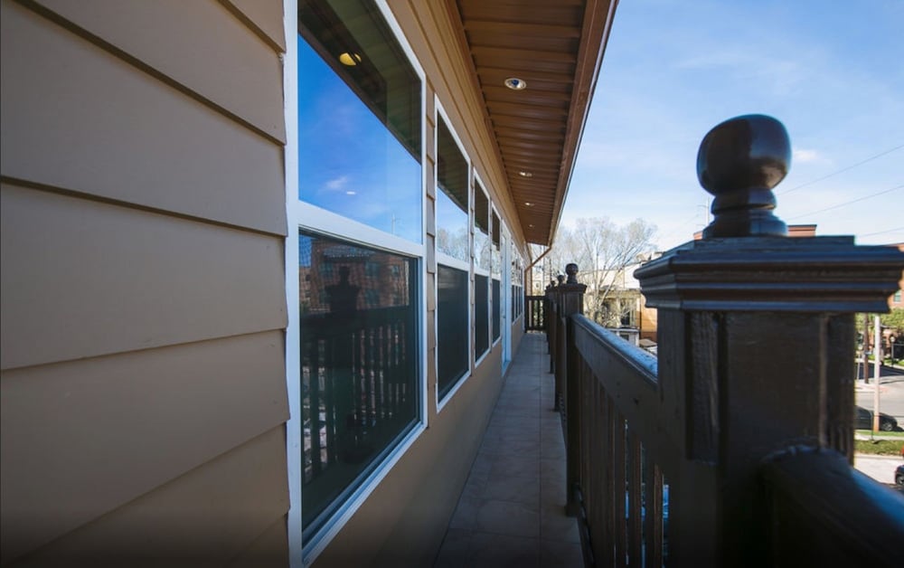 Stylish Condos Close to Art and Culture - Image 1