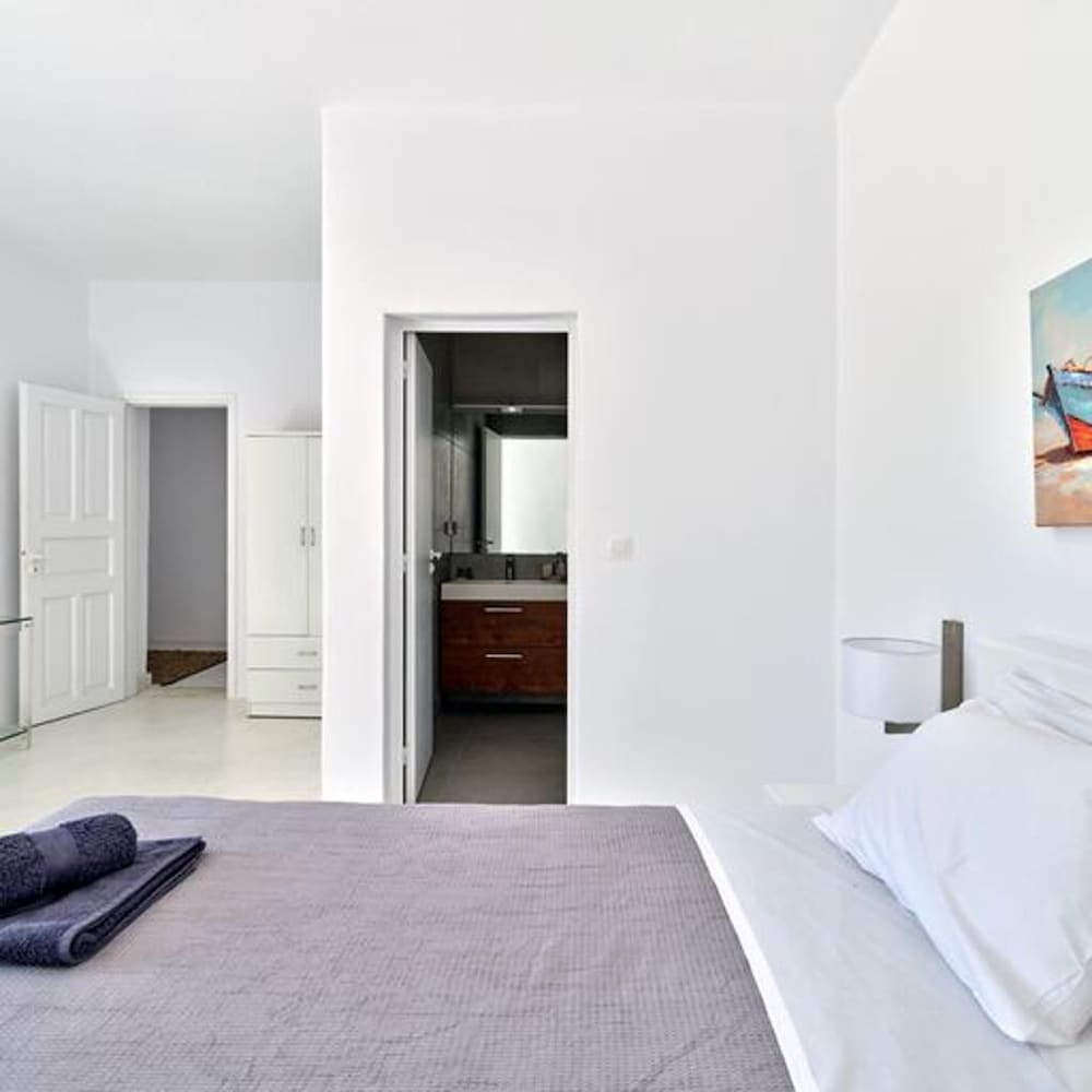 Stunning Villa With Panoramic View view 4