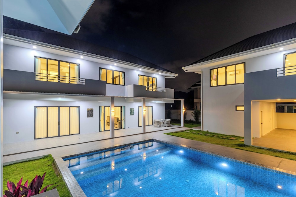 2 Villas 2 Kitchens Huge Pool V258