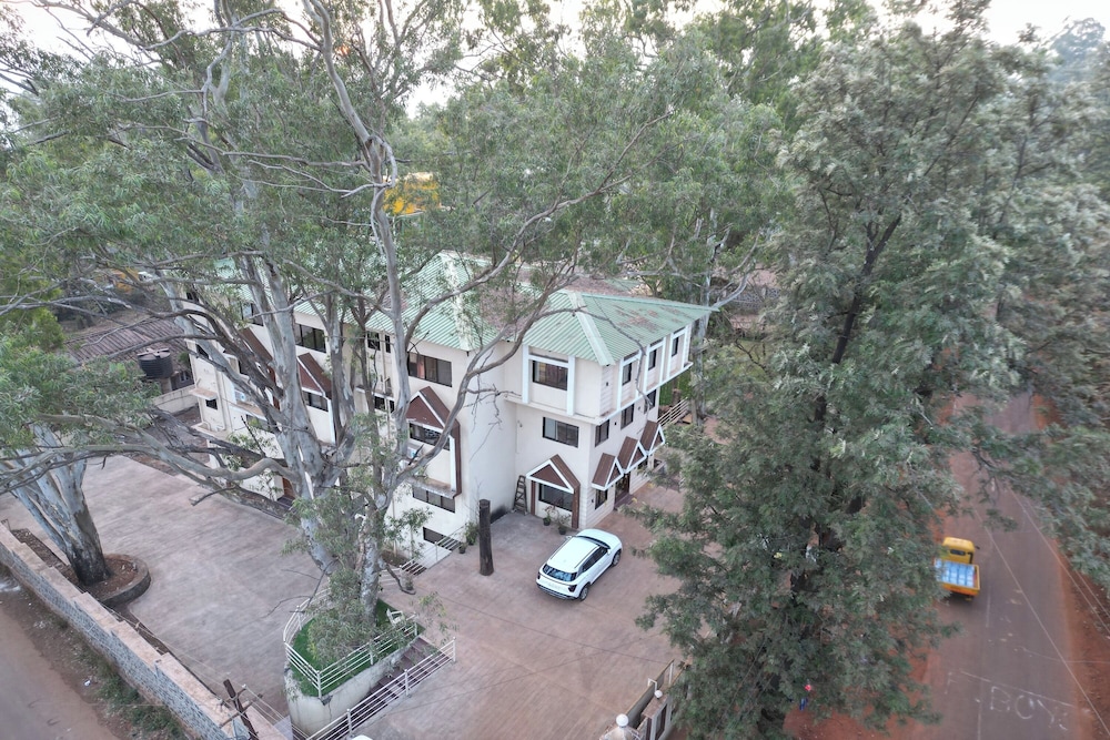 Green Paradise Hotel And Restaurant