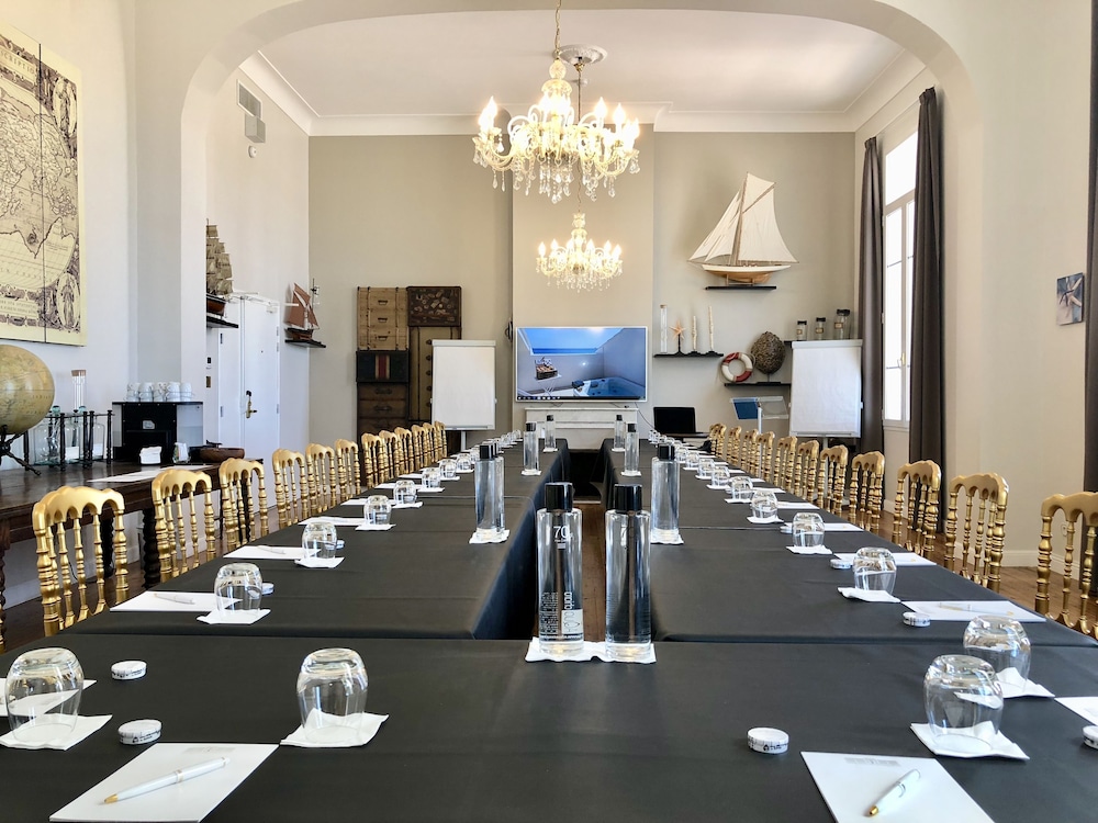 Grand Hotel Des Sablettes Plage, Curio Collection By Hilton