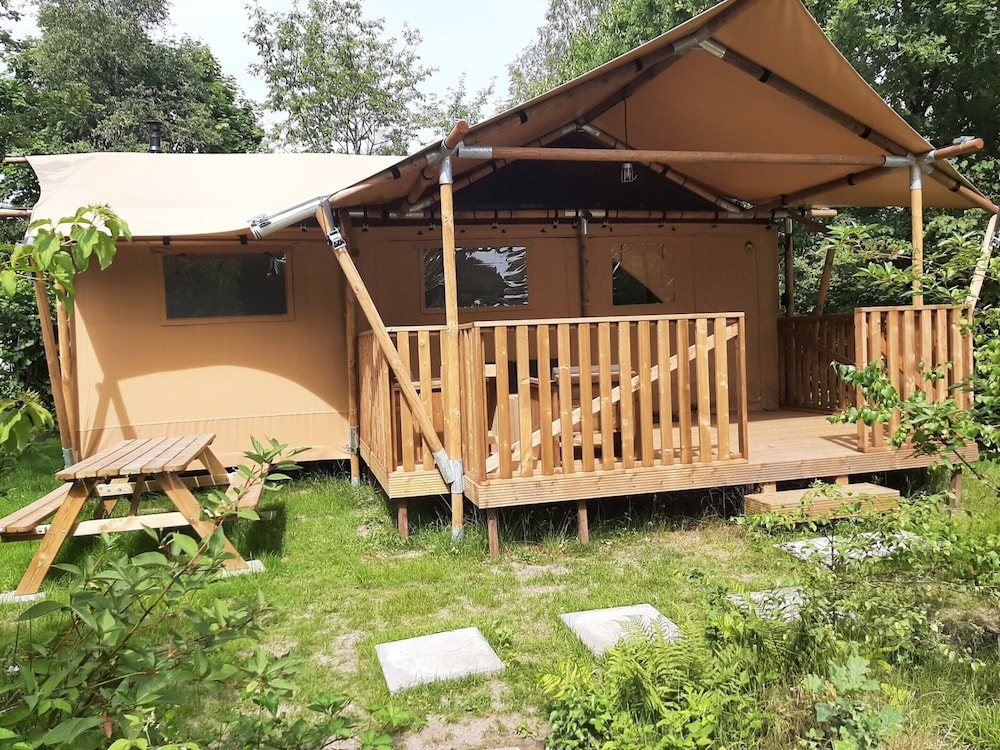 Cozy 5-person Glamping Tent in Ardennes