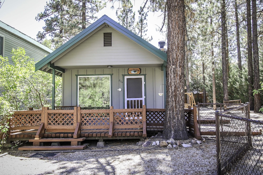 Our Mountain Hideaway 2 Bedroom Home by RedAwning