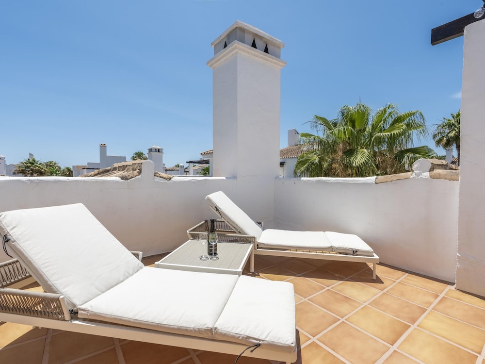 Los Naranjos Beautiful 1 Bedroom Penthouse