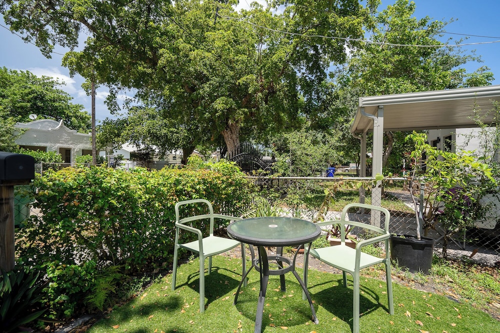 Miami Vacation Home 4 bedroom Parking.