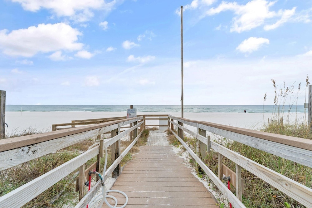 Regency Isle 710
