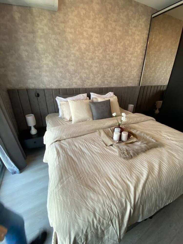 1 1 Balcony Deluxe Apart - Near Mall of Istanbul