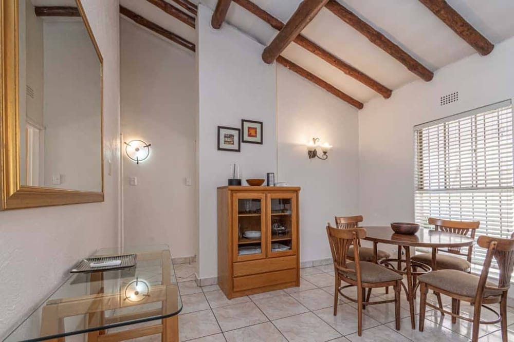 Birdsong in Sandton and Charming Townhouse Retreat