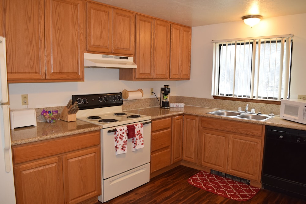 Rawlins Vacations - Mactavish Court Townhomes - Property Image 5