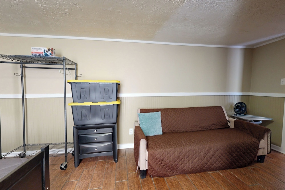 2-story Galveston Getaway w/ Balcony & Patio