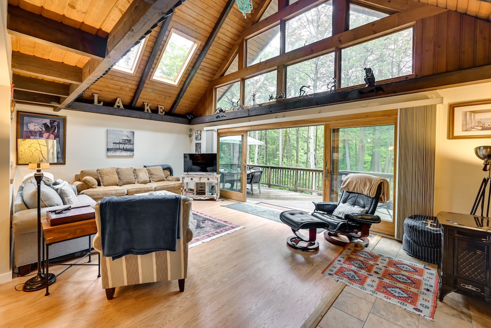 Tolland Cabin w/ Private Hot Tub & Grill!