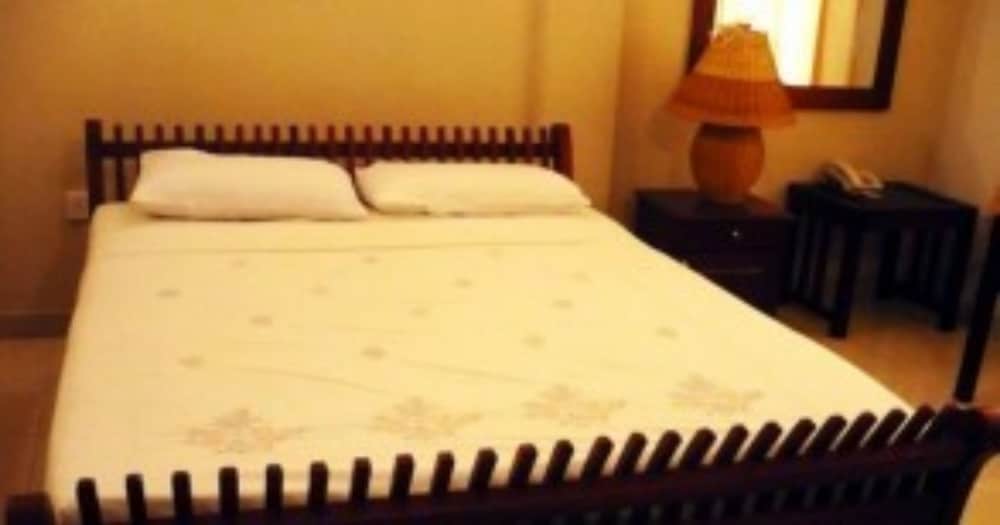 Monty Hotel