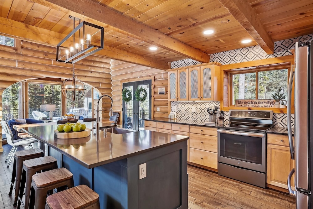 American Way Chalet 5 Bedroom Home
