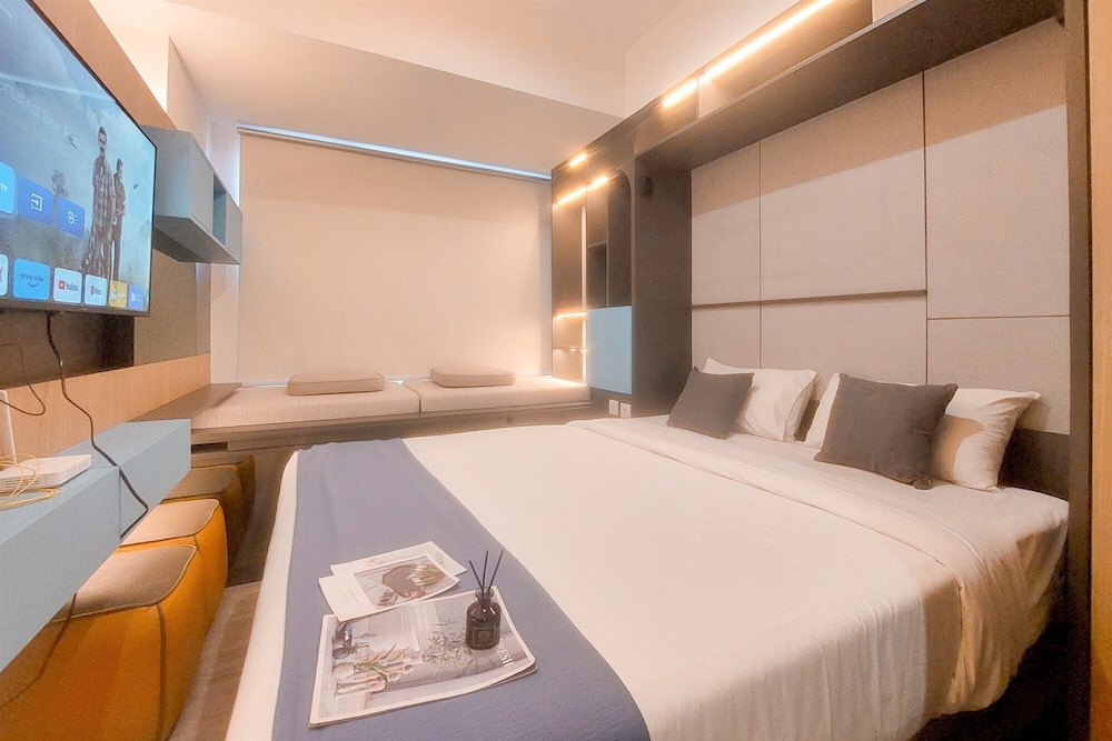 Cozy and New Studio at Collins Boulevard Apartment