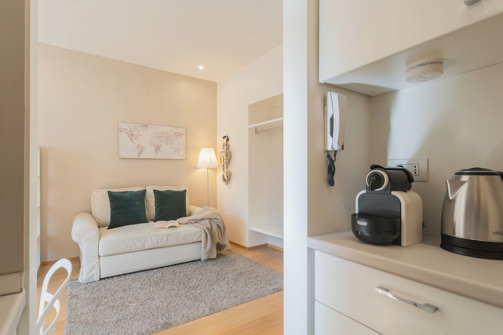 MT Studio by Rent All Como by Rent all Como