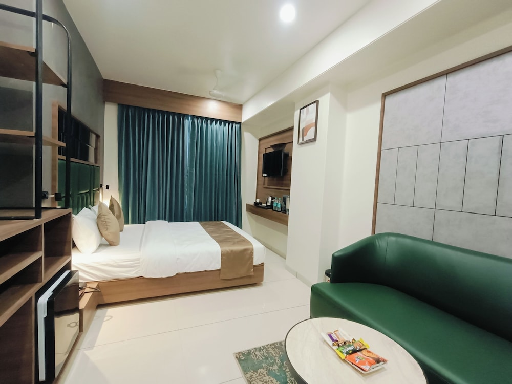 Hotel Maskan Surat