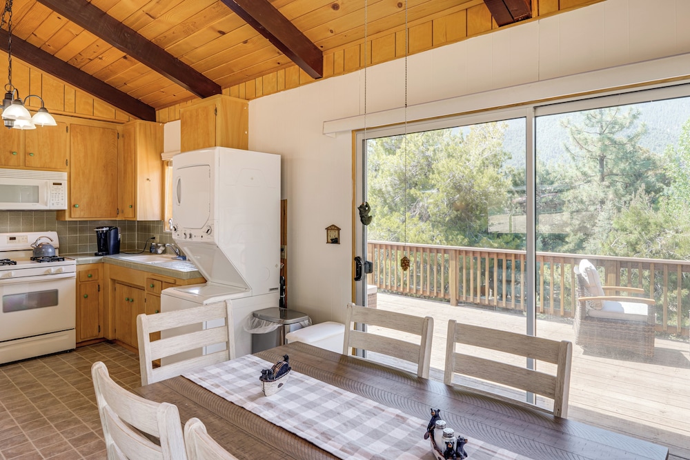 Mountain-view Haven w/ Deck in Pine Mountain Club