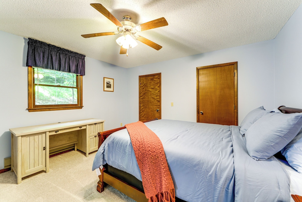 Smoky Mtn Cabin, 7 Mi to Cataloochee Ski Area!