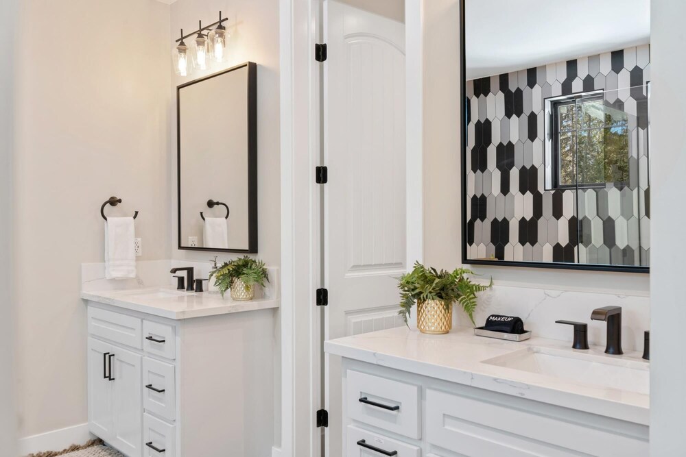 Luxury Retreat Home w Hot Tub - Property Image 55