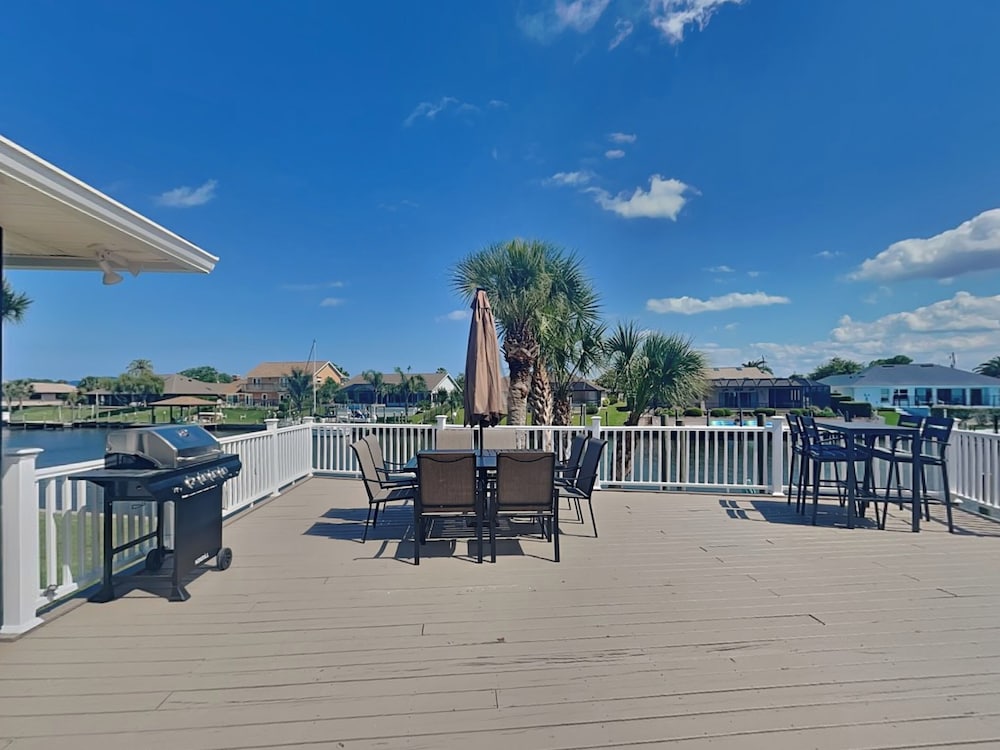 Dolphin View Oasis by Distinctive Beach Rentals