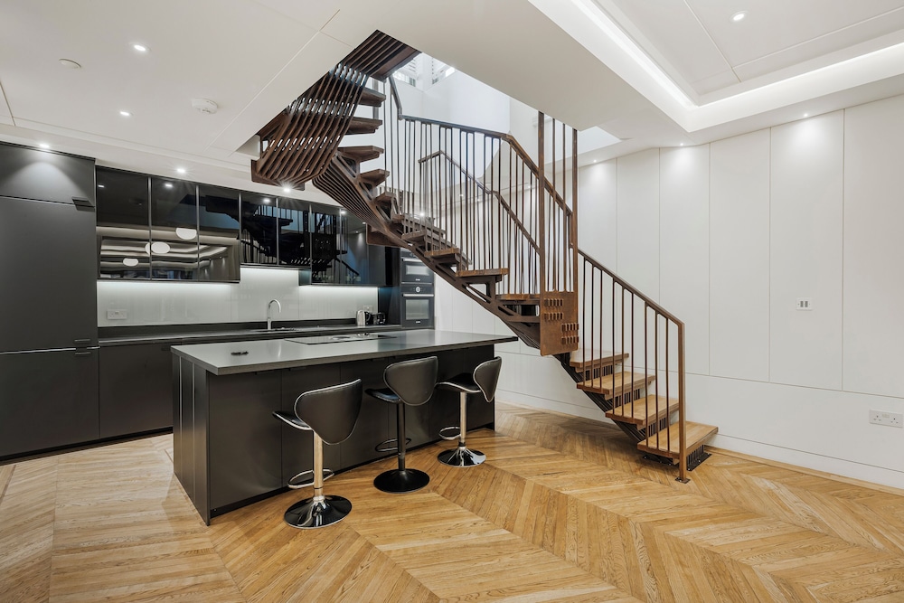 Spacious 5 Bdrm Townhouse in Camden