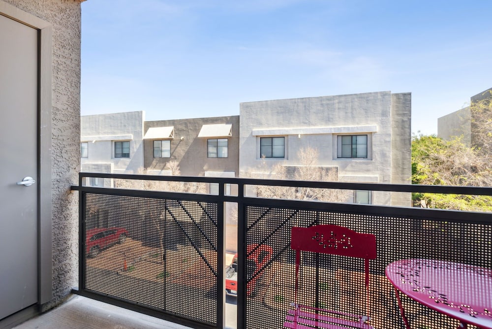 CozySuites at Zone Westgate