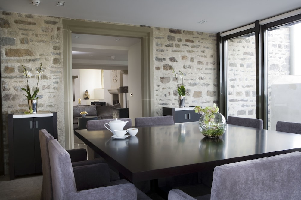 Roch Castle Hotel