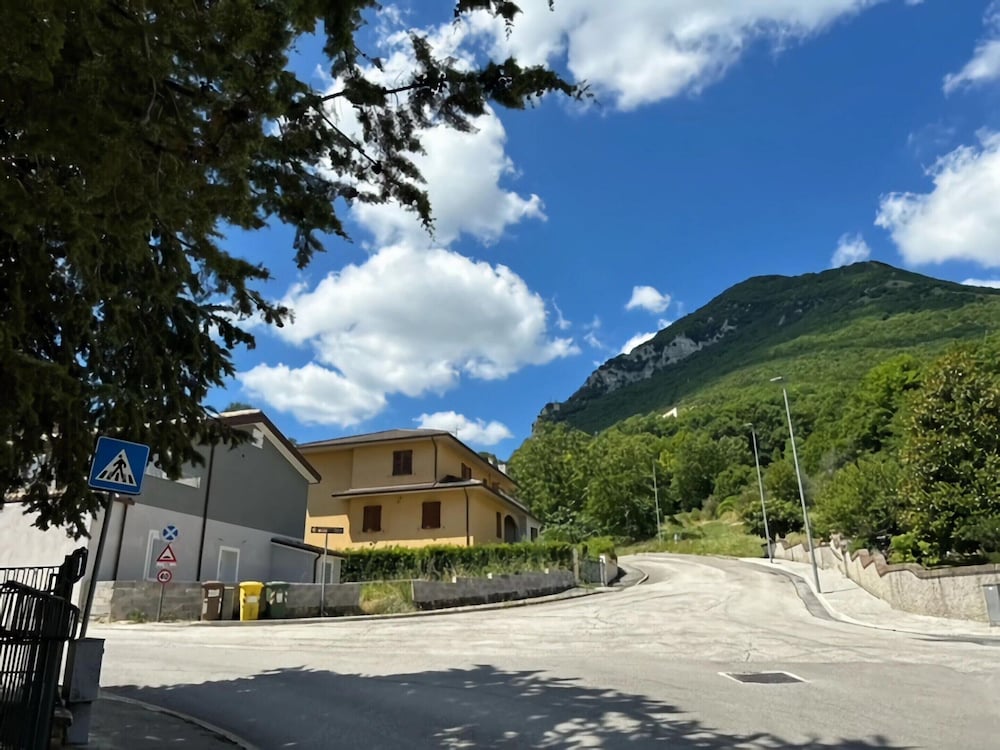 Apartment in Esanatoglia Near Apennines Trails