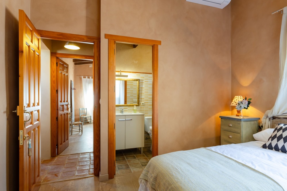 Historical Palms Villa by Fidalsa