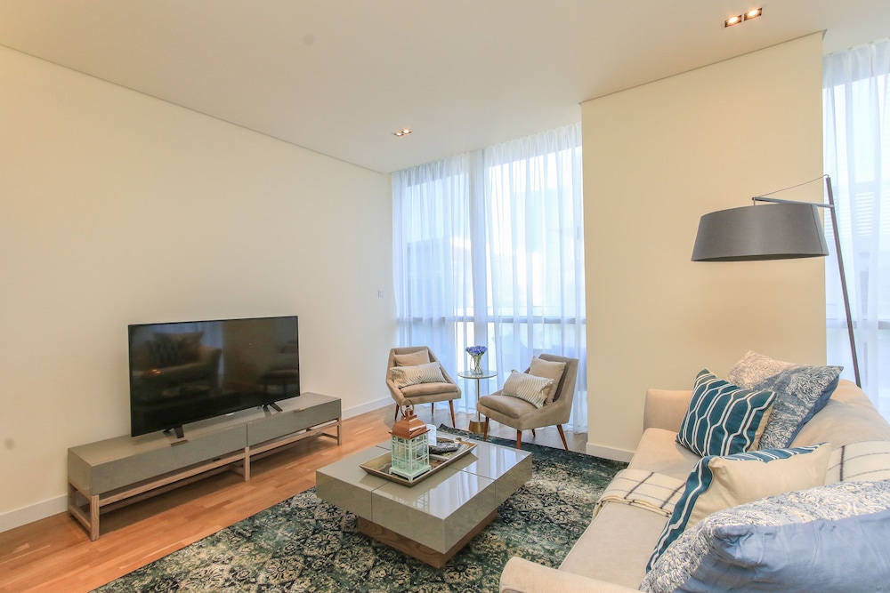 Driven Holiday Homes - City Walk 22