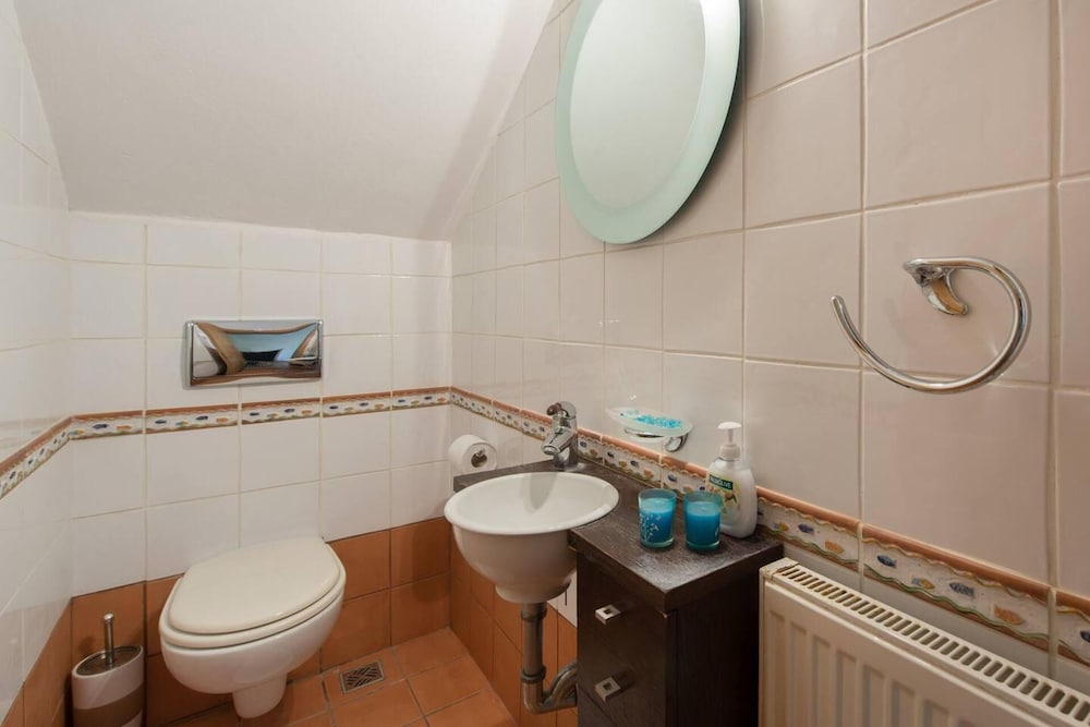 Stunning 5-bed Villa in Gennadi! view 5