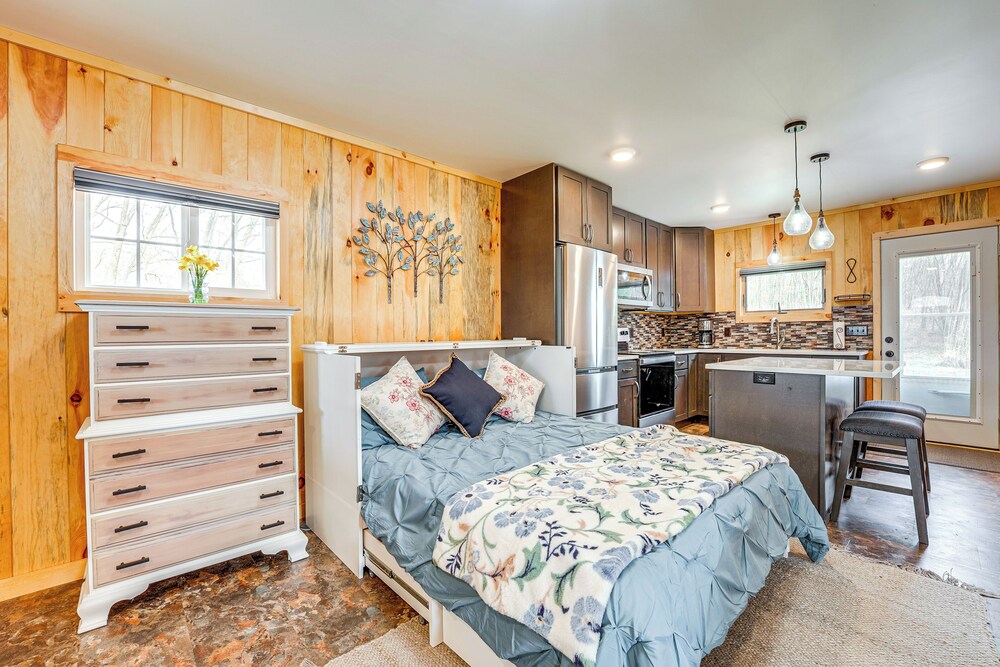 Boat, Fish & Hike: Cozy Getaway in Twin Lake!