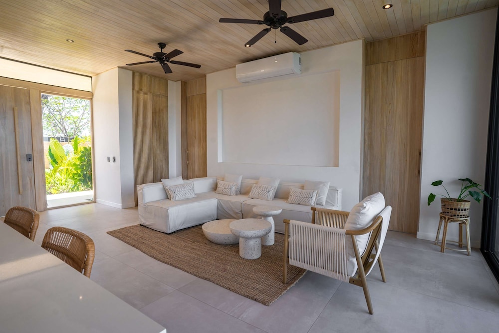 Chic 3BR Private Terrace Nature Views