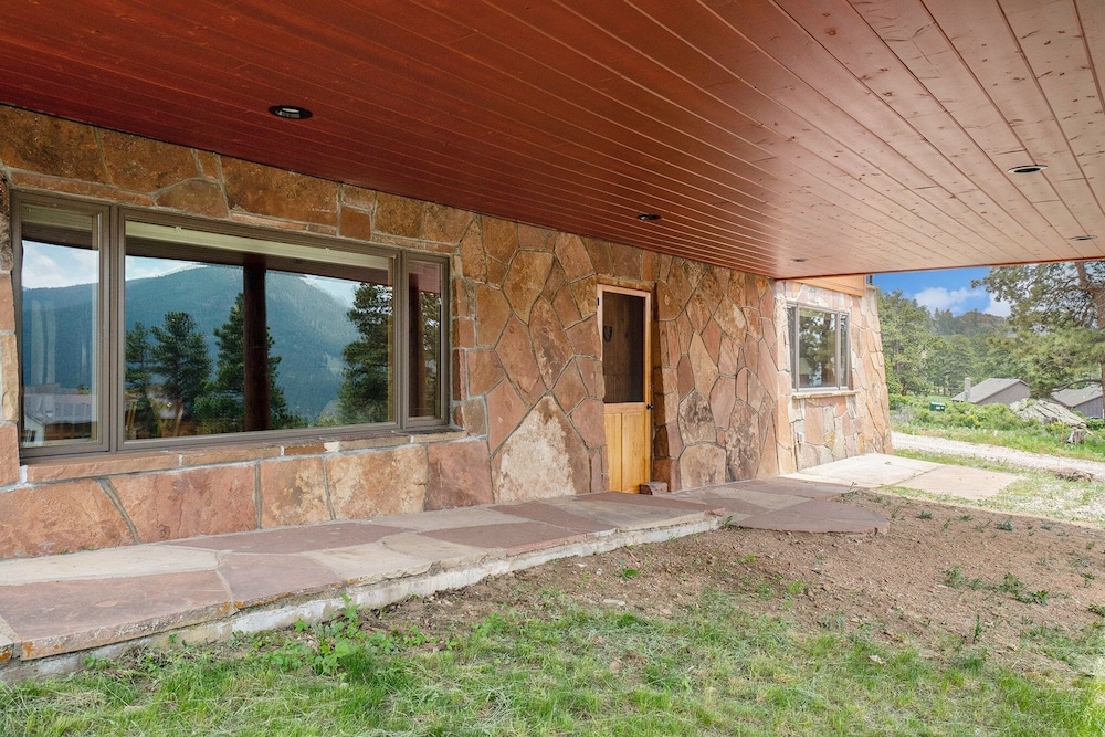 Frontier Mountain Retreat - Monthly Long-term Vacation Rental 30 Days Minimum -- Estes Park 1 Bedroom Apts by RedAwning - Property Image 14