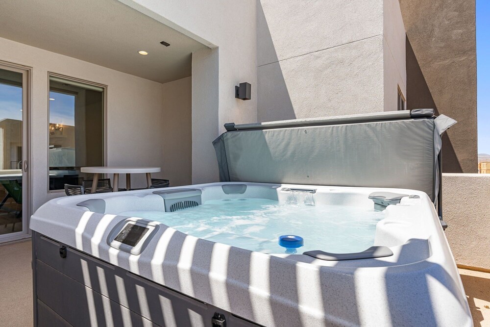 The Crash Pad 5 Bedroom Townhouse