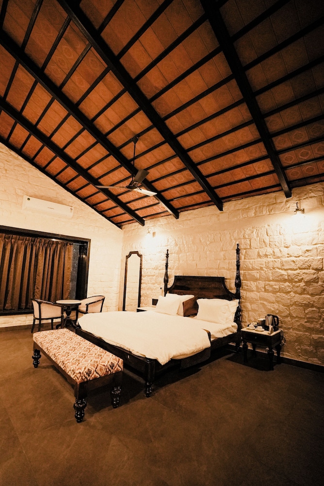 AKAY Resort & Villas