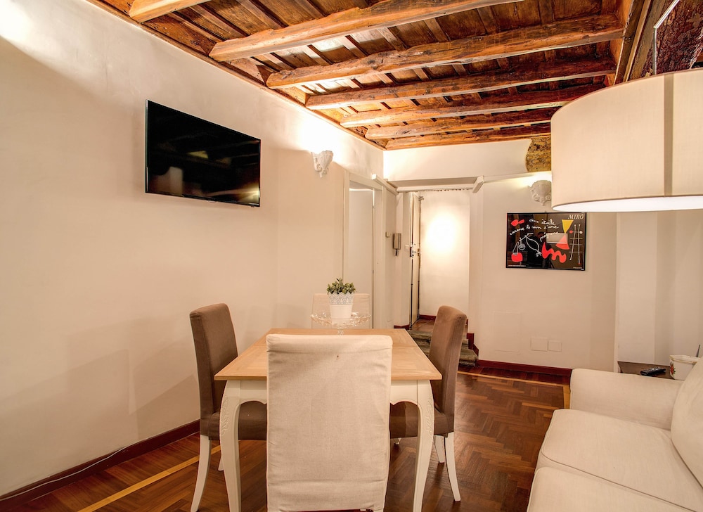 HI Navona apartment